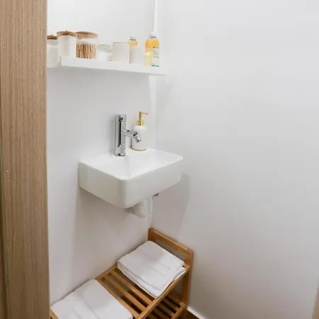 Ultracentral Rest Nest 2 Bedroom Apartment *