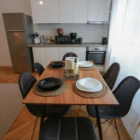 Апартаменти Ultracentral Rest Nest 2 Bedroom Бухарест