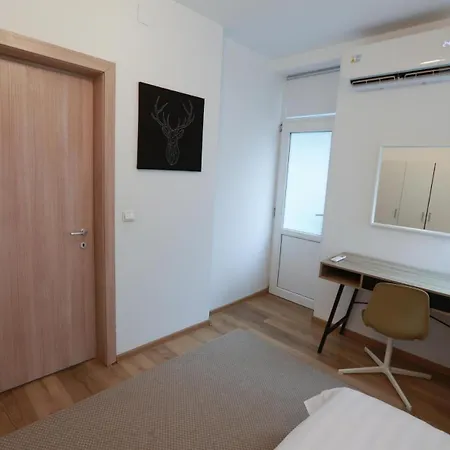Апартаменти Ultracentral Rest Nest 2 Bedroom *